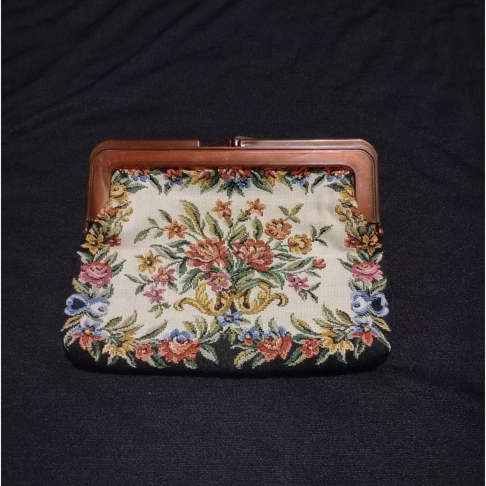 Carpetbag clutch